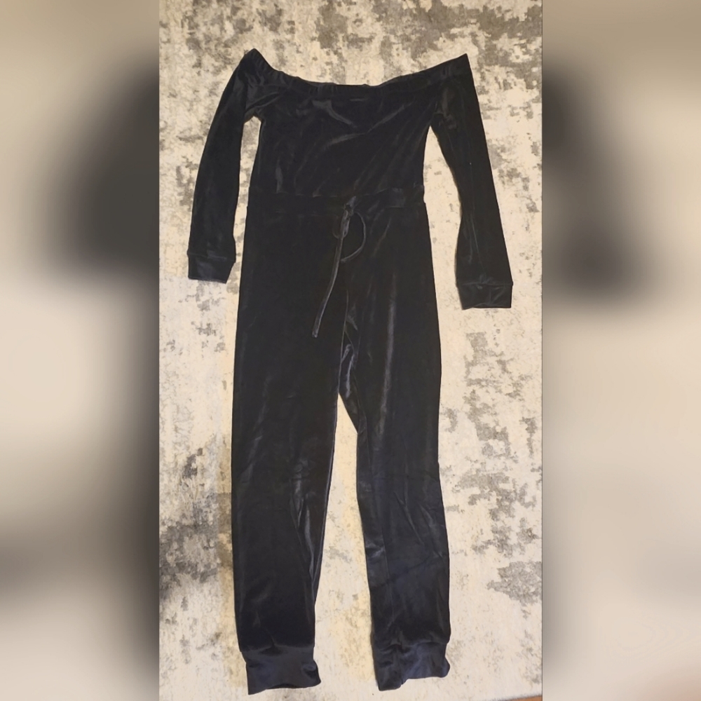 FashionNova navy blue velour off shoulder jumpsuit. Women's xl.